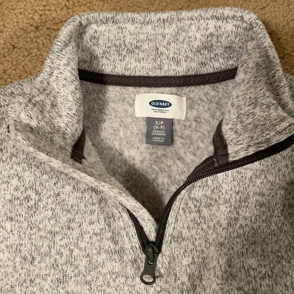Old Navy Boys Fleece Pullover.   Size 7